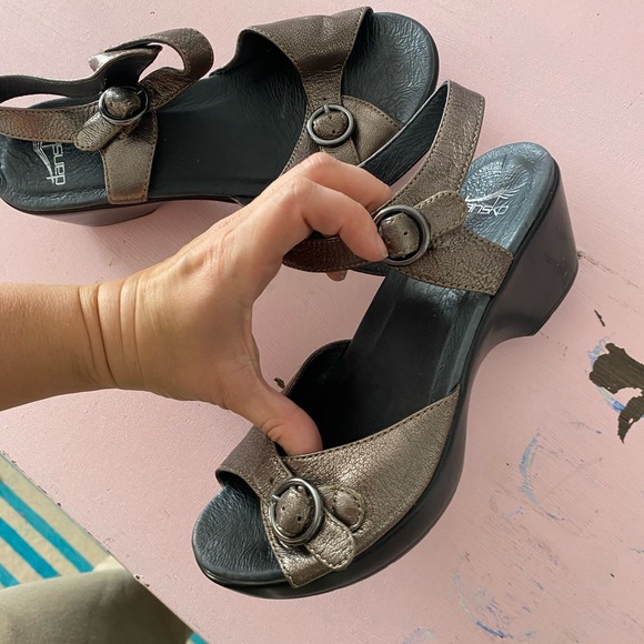 Dansko Dillon June Strappy Comfort Sandals Size 38 Women’s 7 Metallic Pewter - Picture 9 of 13